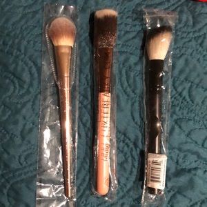 Makeup brushes (set of 3)... LuxieBeauty blush & Crown blush